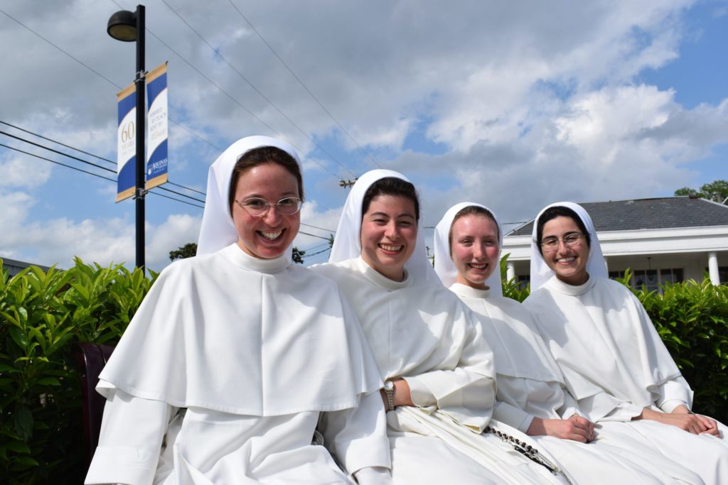 4 religious sisters